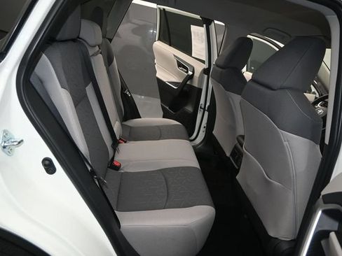 Used 2024 Toyota RAV4 XLE FWD image 15