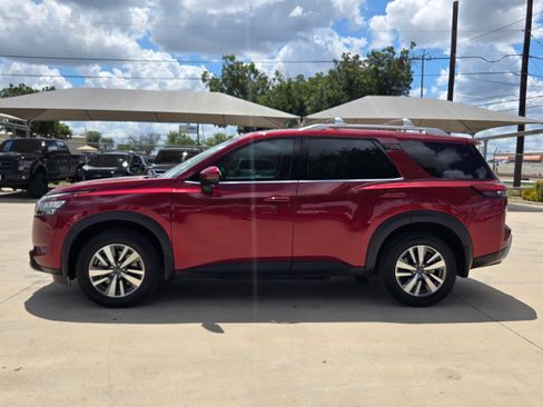 Used 2025 Nissan Pathfinder SL FWD image 4