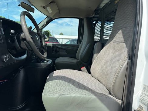 Used 2014 Chevrolet Express 2500 RWD image 2