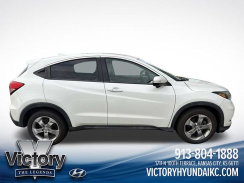 Used 2017 Honda HR-V EX image 9
