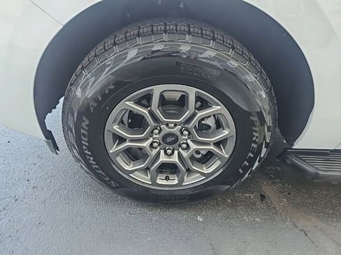 Used 2025 Ford Expedition Active AWD/4WD image 8