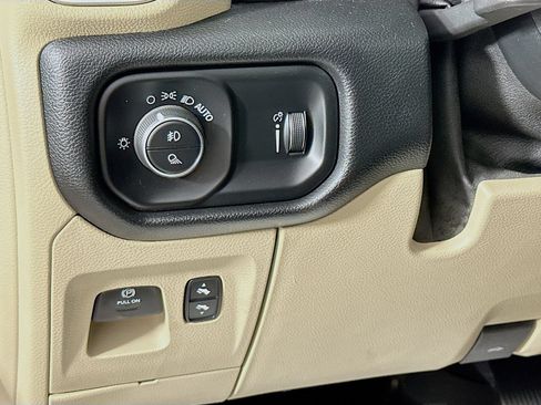 Used 2020 RAM 1500 Big Horn AWD/4WD image 11