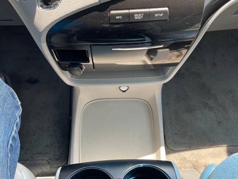 Used 2014 Toyota Sienna LE FWD image 19
