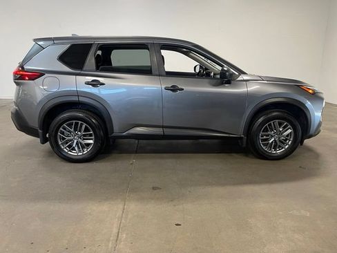 Used 2021 Nissan Rogue S FWD image 2
