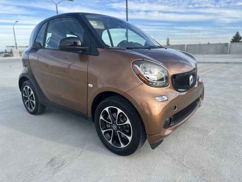 Used 2016 smart fortwo passion image 5
