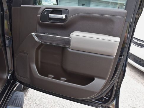 Used 2019 Chevrolet Silverado 1500 LTZ w/ LTZ Convenience Package RWD image 17