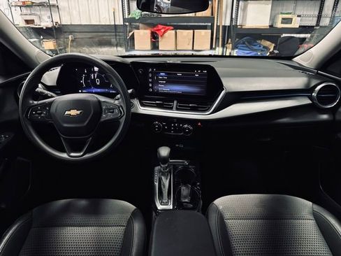 Used 2025 Chevrolet Trax LT FWD image 20