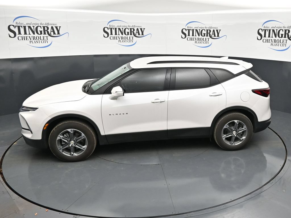 Used 2025 Chevrolet Blazer LT w/ Sound & Technology Package FWD image 21