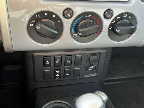 Used 2014 Toyota FJ Cruiser 4WD image 20