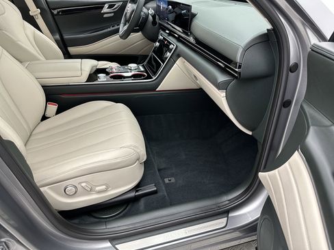 Certified 2025 Genesis GV80 2.5T Standard AWD/4WD image 24