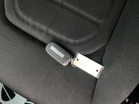 Used 2019 Jeep Renegade Latitude FWD image 27