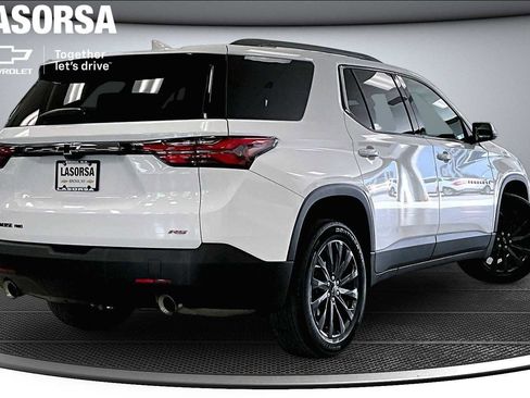 Used 2023 Chevrolet Traverse RS AWD/4WD image 2
