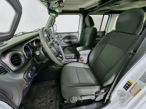 Used 2023 Jeep Wrangler Unlimited w/ Cold Weather Group image 13