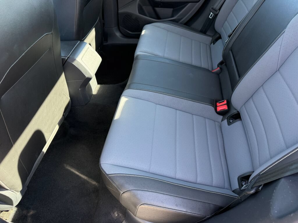 Used 2025 Volkswagen Jetta SE FWD image 10