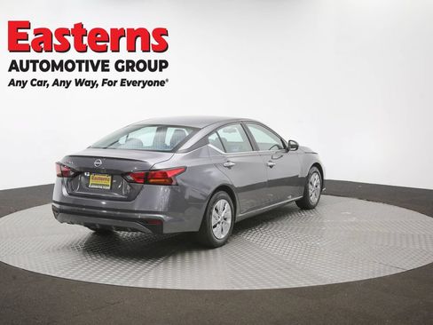 Used 2024 Nissan Altima 2.5 S FWD image 35
