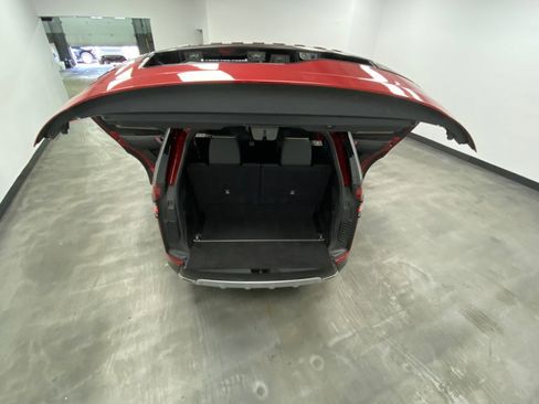 Used 2017 Land Rover Discovery HSE Luxury image 54