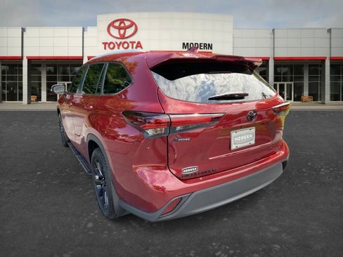Used 2025 Toyota Highlander XLE FWD image 7
