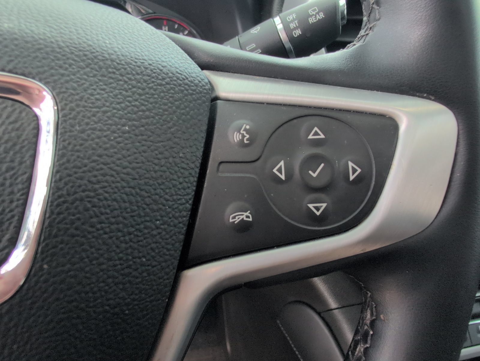 Used 2023 GMC Acadia SLT w/ Elevation Edition FWD image 12