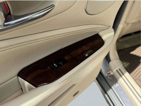 Used 2016 Lexus LS 460 w/ Comfort Package RWD image 39