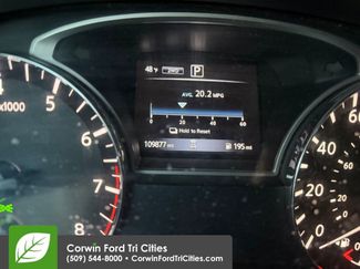 Used 2018 Nissan Pathfinder SV video 3