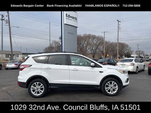 Used 2018 Ford Escape SE image 1