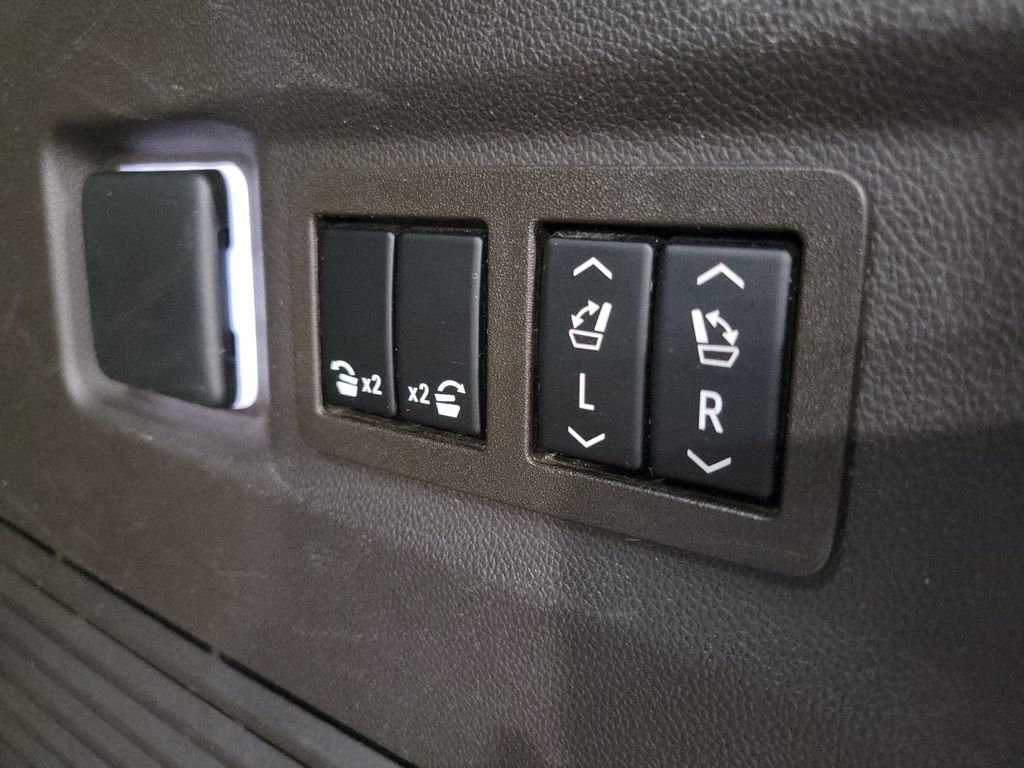 Used 2021 GMC Yukon SLT w/ SLT Premium Package AWD/4WD image 31