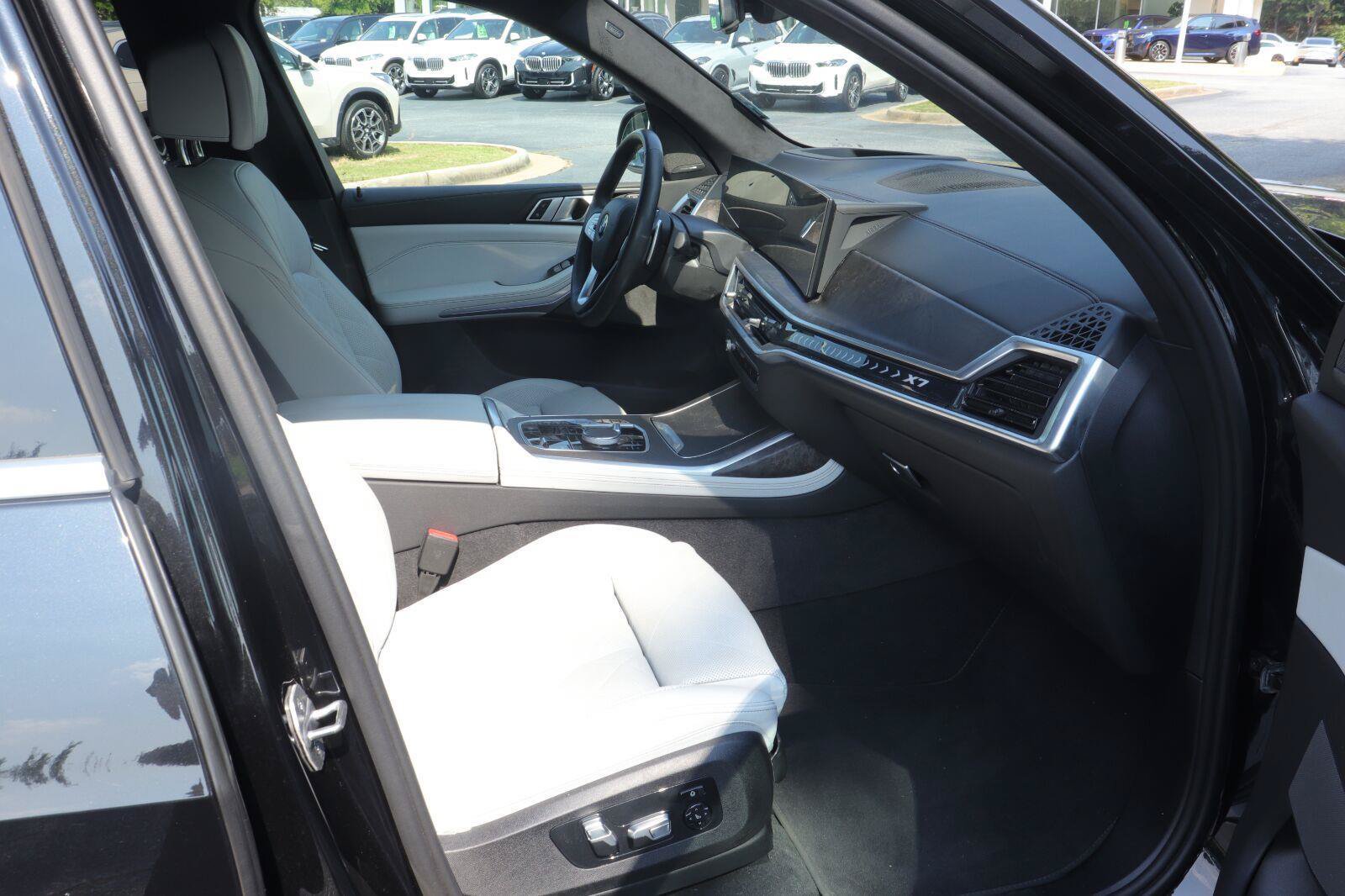 Used 2024 BMW X7 xDrive40i w/ Premium Package AWD/4WD image 9