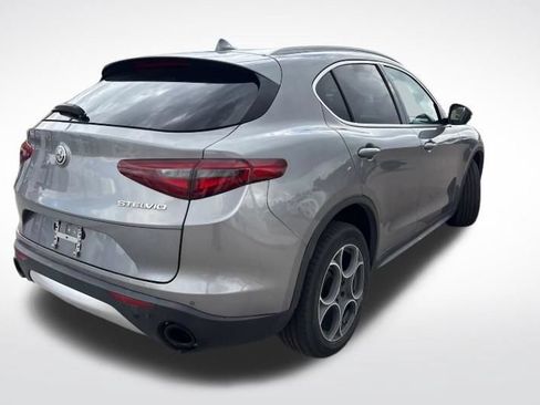 Used 2018 Alfa Romeo Stelvio AWD image 3