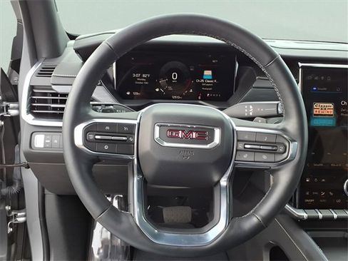 Used 2025 GMC Acadia Elevation image 9