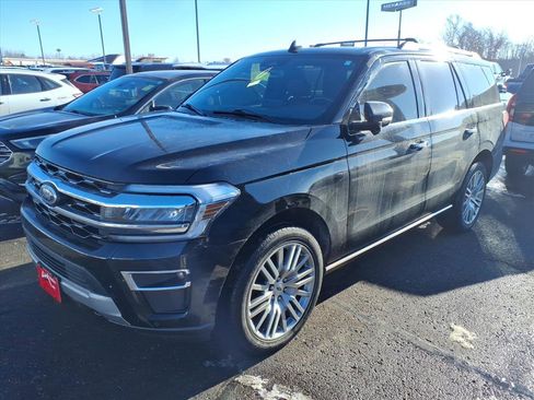 Used 2024 Ford Expedition Limited w/ Excursion Package image 2
