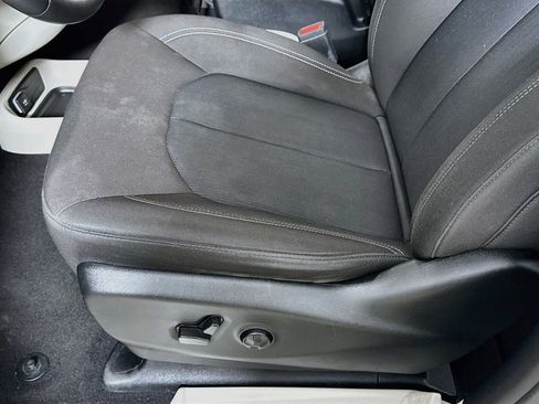 Used 2023 Chrysler Voyager LX FWD image 19