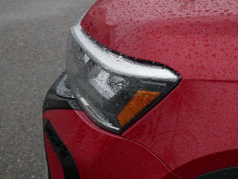 Used 2024 Volkswagen Taos SE w/ Panoramic Sunroof Package image 16