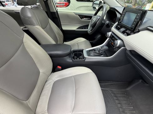 Used 2019 Toyota RAV4 XLE w/ Convenience Package FWD image 45