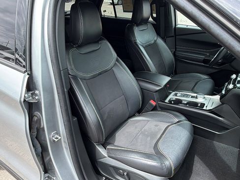 Used 2023 Ford Explorer ST AWD/4WD image 32