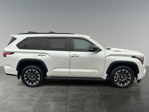 Used 2025 Toyota Sequoia Limited image 9