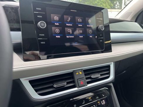 New 2026 Volkswagen Taos SE FWD image 18