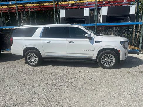 Certified 2022 GMC Yukon XL SLT w/ SLT Premium Package AWD/4WD image 3