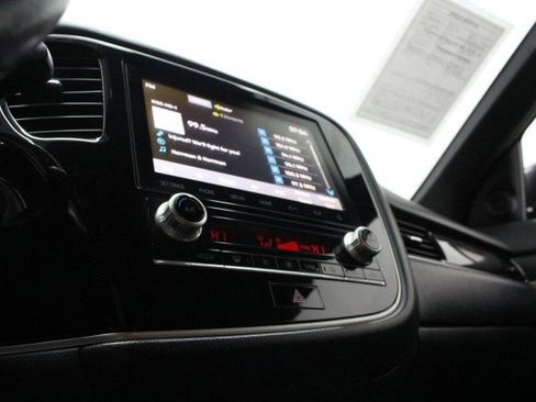 Used 2020 Mitsubishi Outlander LE image 16