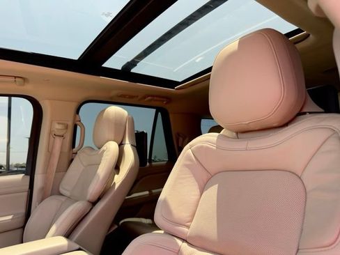 Used 2021 Lincoln Navigator L Reserve w/ Luxury Package AWD/4WD image 20