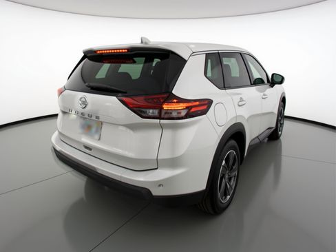 Used 2025 Nissan Rogue SV image 9