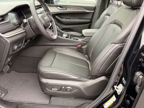 New 2026 Jeep Grand Cherokee Limited w/ Limited Altitude Package AWD/4WD image 8