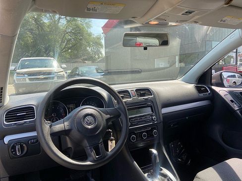 Used 2011 Volkswagen Golf 4-Door FWD image 17