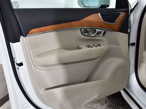 Used 2021 Volvo XC90 T6 Momentum image 10