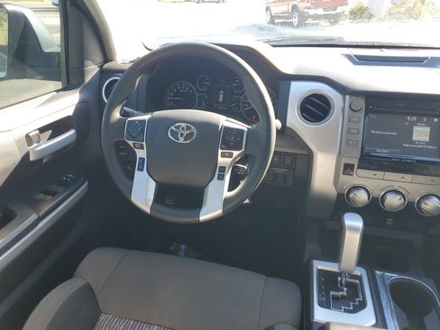 Used 2018 Toyota Tundra SR5 w/ SR5 Upgrade Package image 17