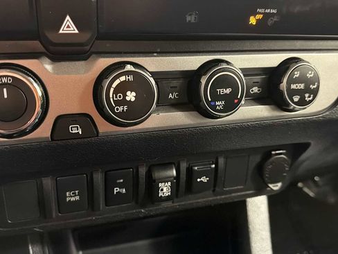 Certified 2020 Toyota Tacoma SR5 image 21