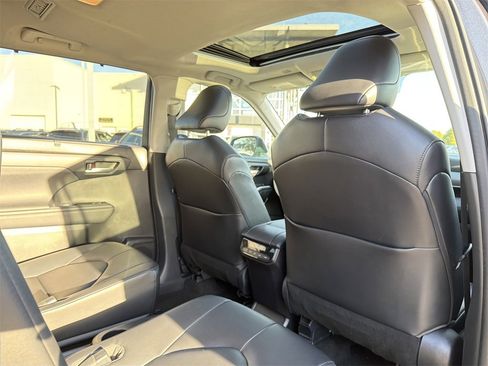 Used 2023 Toyota Highlander XLE image 19