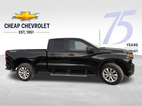 Used 2020 Chevrolet Silverado 1500 Custom w/ Custom Value Package AWD/4WD image 3