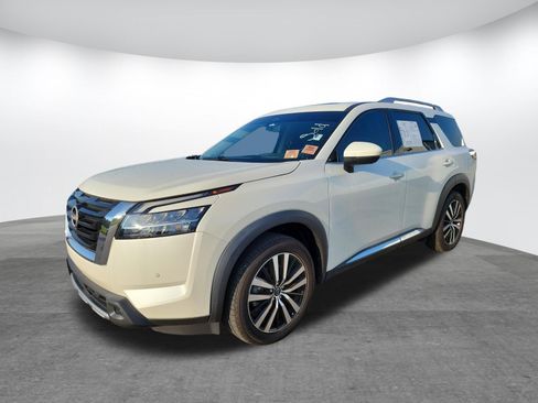 Used 2023 Nissan Pathfinder Platinum AWD/4WD image 3
