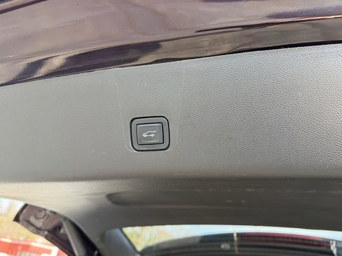 Used 2022 Chevrolet Traverse LT image 31