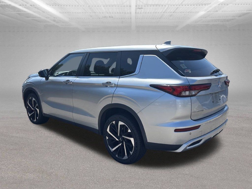 Used 2022 Mitsubishi Outlander SE FWD image 4